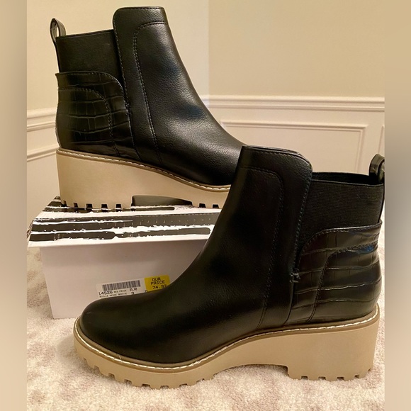 NWT Dolce Vita Rielle Wedge Bootie Black Size 9M - Picture 2 of 6